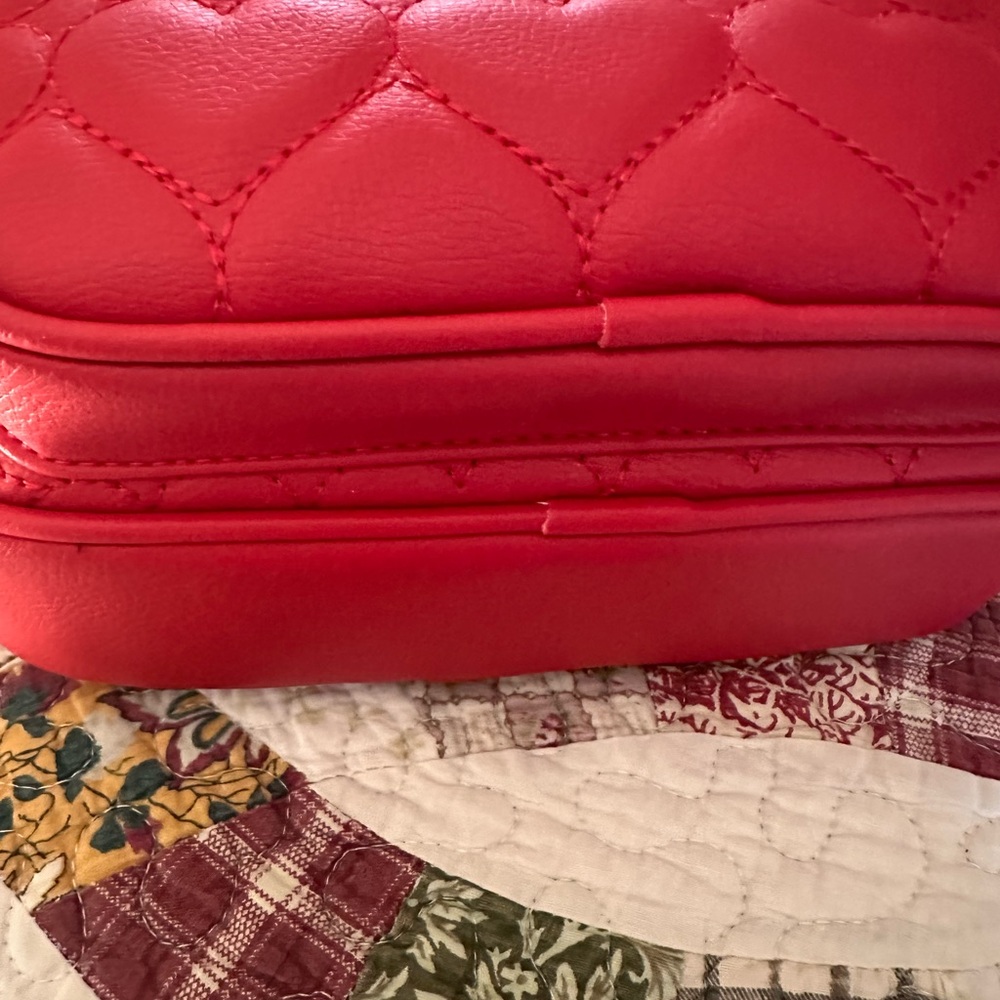NWT Betsy Johnson Red Heart Quilted Crossbody Bag - Picture 7 of 9